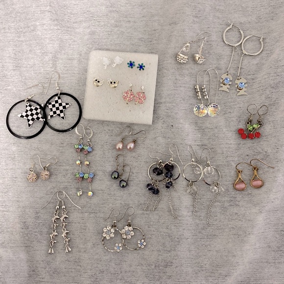 Lot: Earrings - Picture 1 of 6